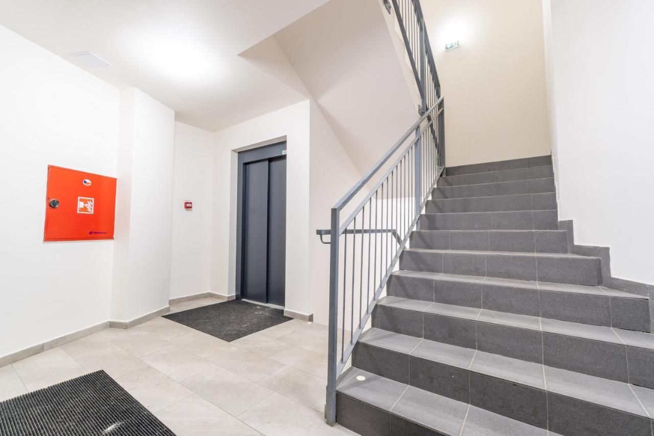 Brand New Studio Apartment # 42 In Brand New Building With Free Parking In The Center - Prague — Photos 1